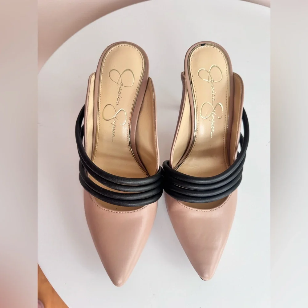 Elegant Jessica Simpson Nude & Black Mule Heel Size 6.5 - Picture 6 of 9